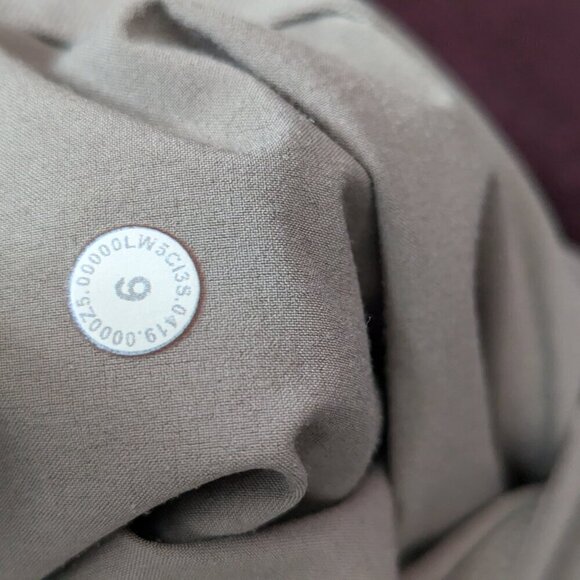 Lululemon Essential High-Rise Trouser - Picture 10 of 10